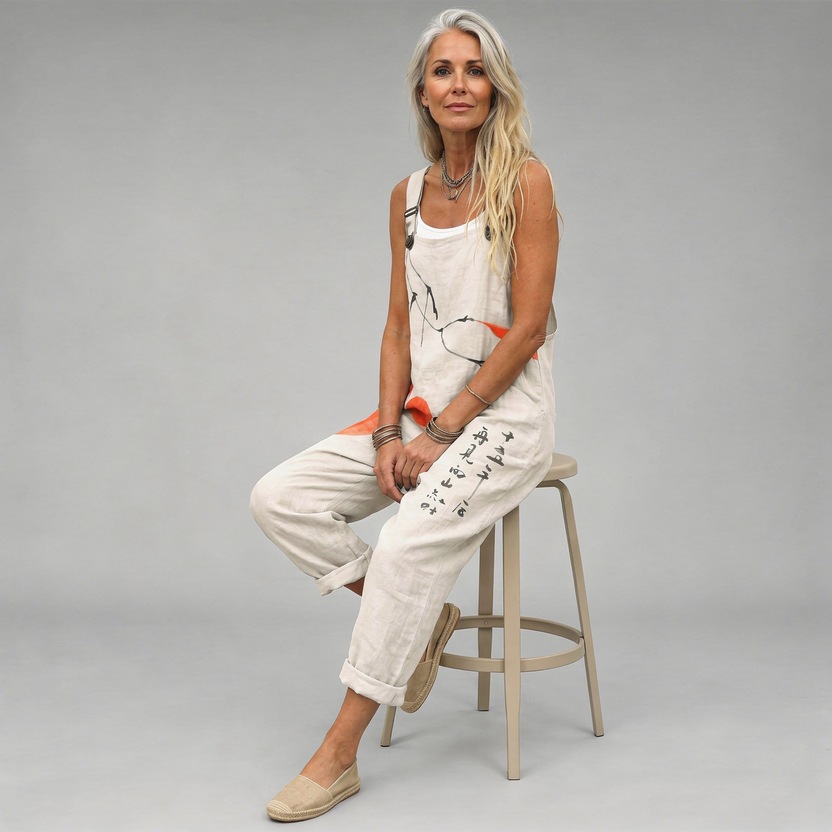 Latzhose mit Tusche-Print