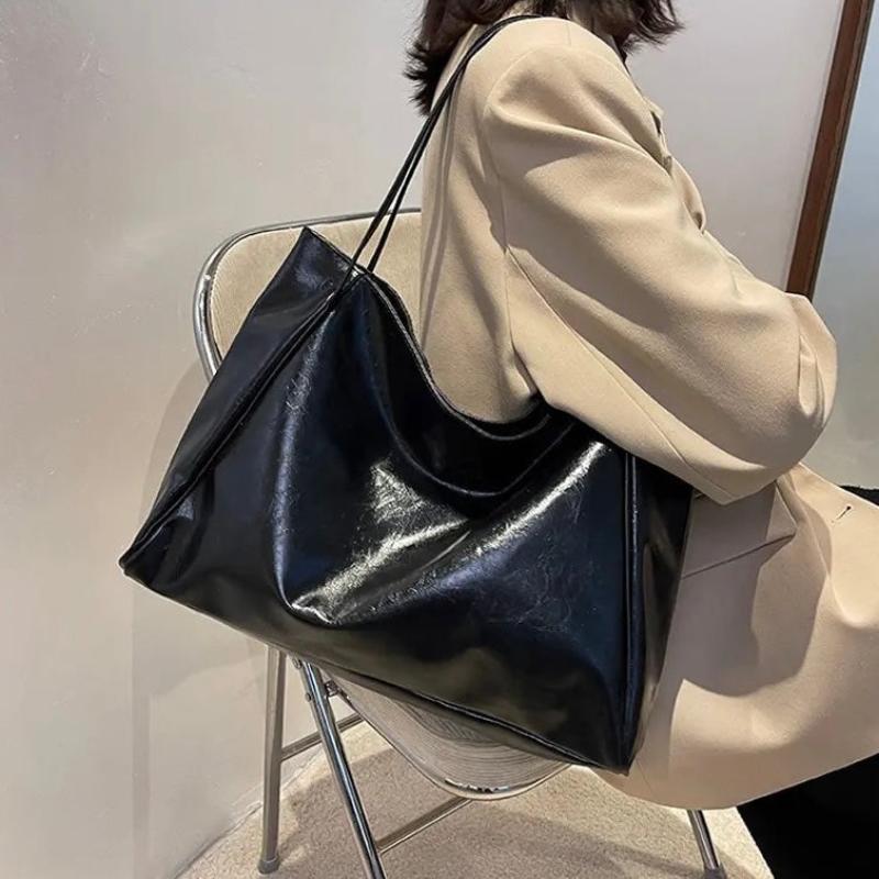 Patricia™ | Glänzende Veganes Lederhandtasche